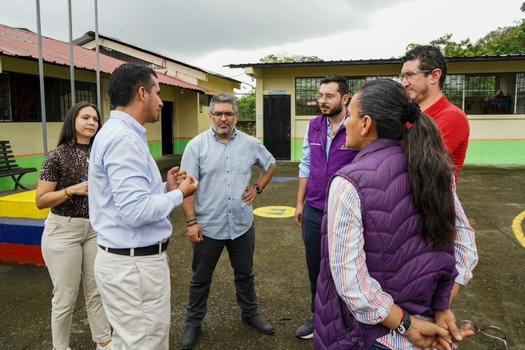 140 mil estudiantes inician el año escolar en Santo Domingo de los Tsáchilas con promesas de mejoras