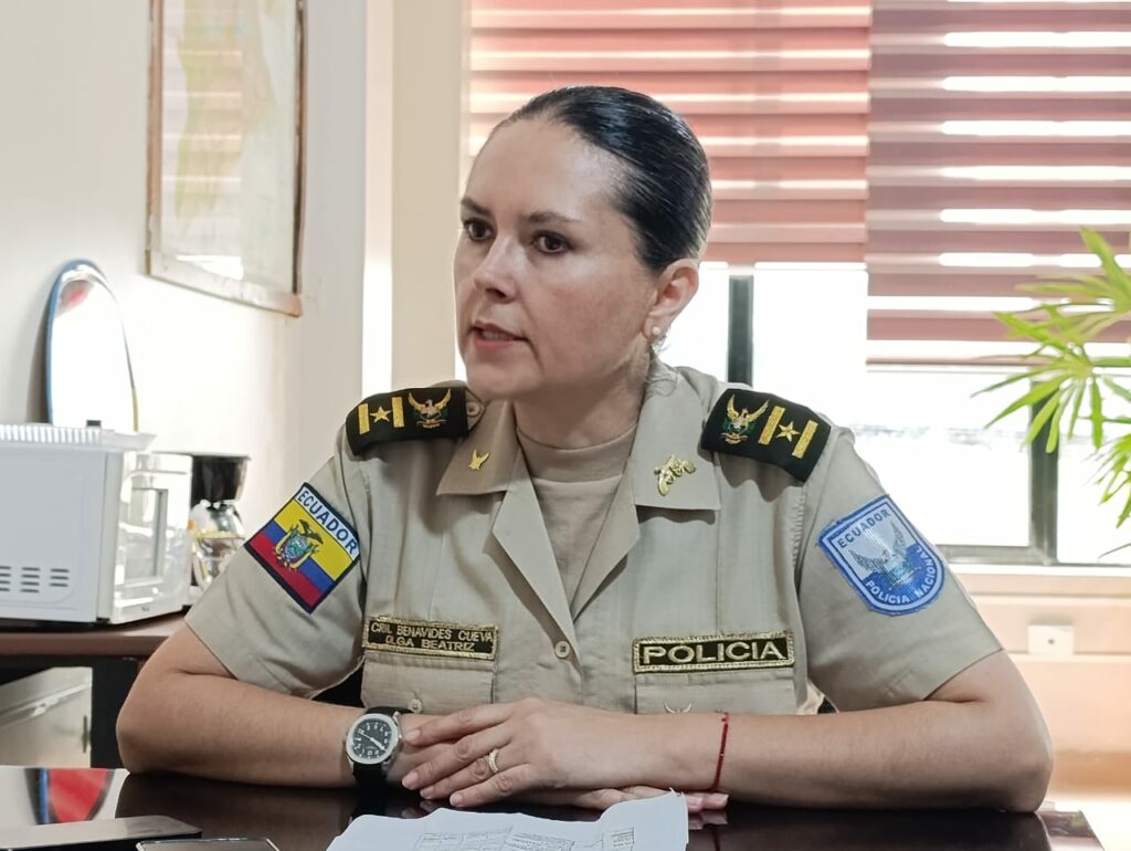 65 agentes policiales y cinco vehículos vigilan ejes viales de Santo Domingo en operativos 247