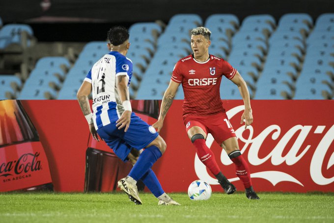 Católica derrota a Cerro Largo y está cerca de los octavos de final de la Copa Sudamericana