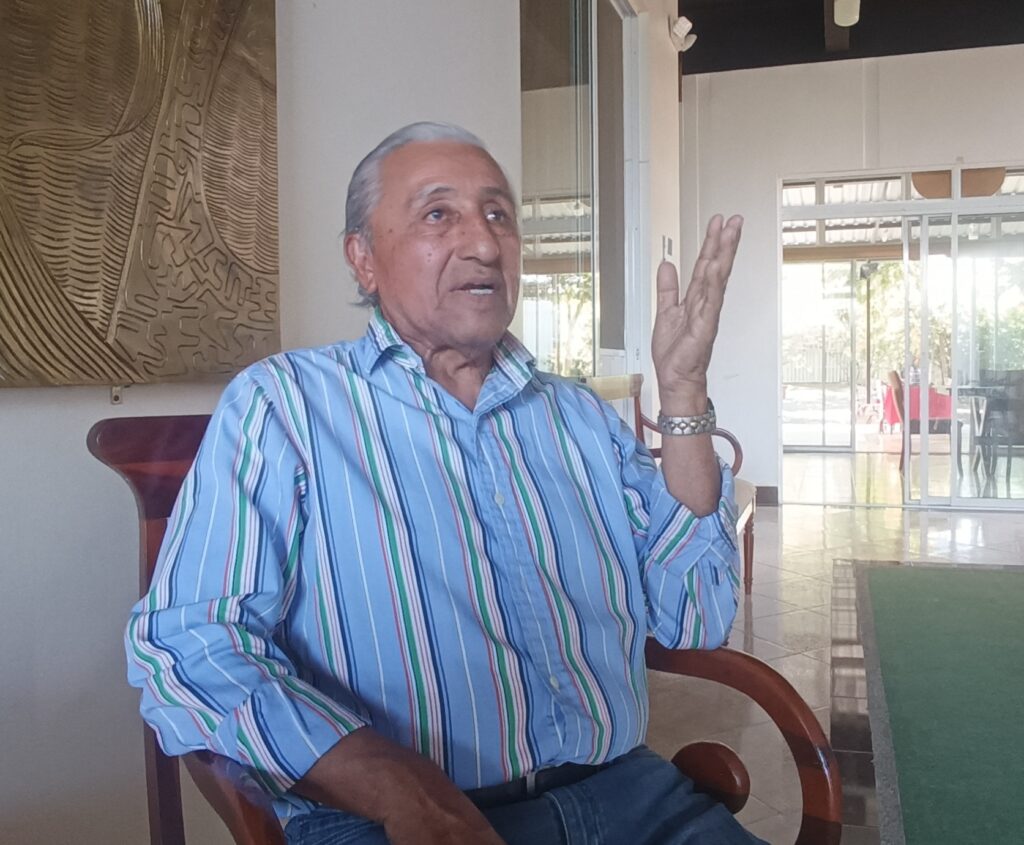 Joselías Sánchez Ramos, tiene claro su propósito: educar y rescatar la historia e identidad del pueblo cholo ecuatoriano.