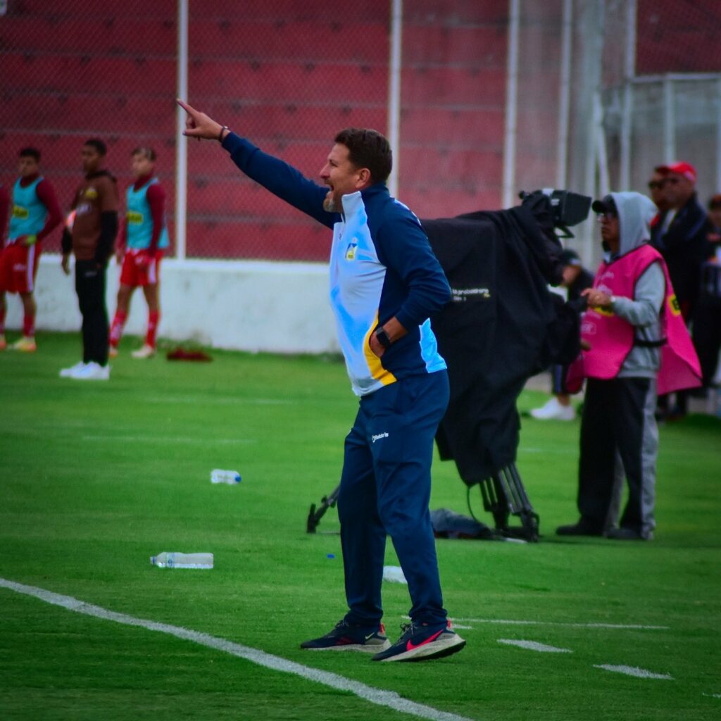 Patricio Urrutia, entrenador de Delfín SC