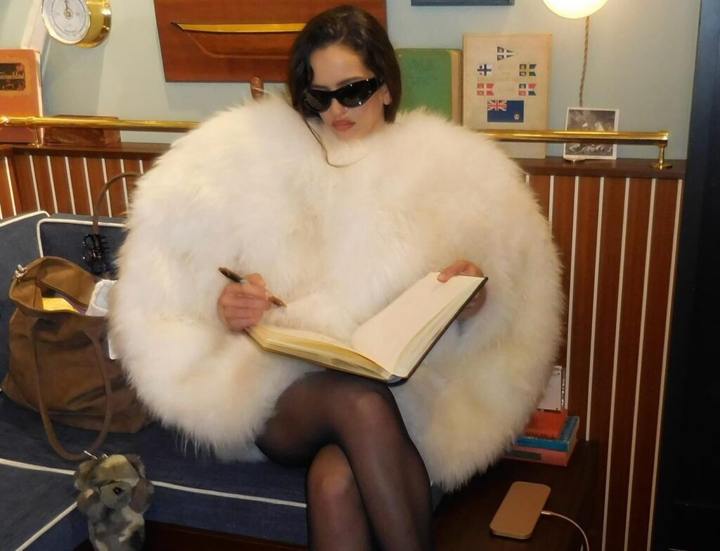 La cantante y actriz española Rosalia tendría un nuevo amor. FOTO: rosalia.vt (Instagram).