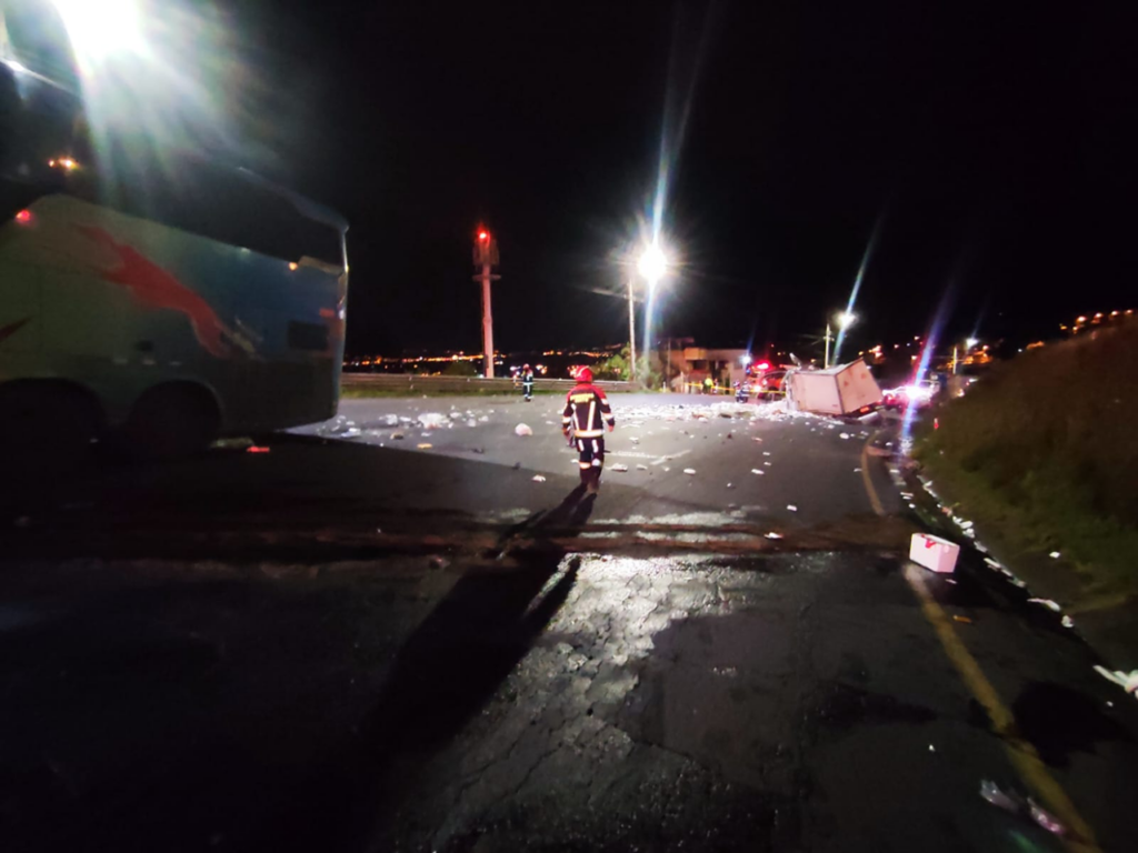 Choque en la Panamericana Sur causa víctimas mortales en madrugada del viernes