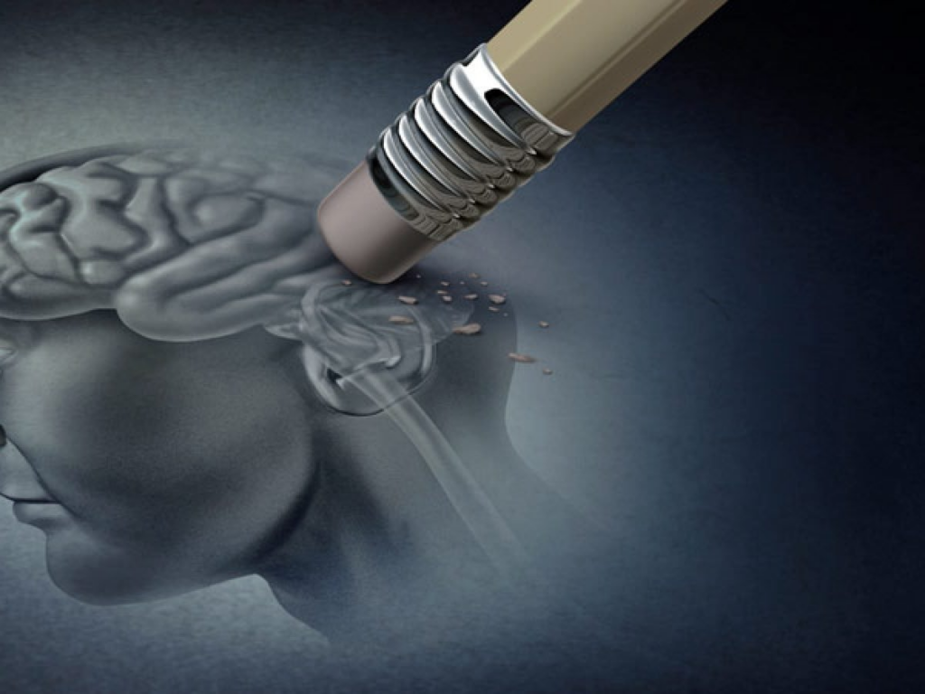 ¿Olvidos frecuentes? Estas podrían ser las primeras señales del Alzheimer