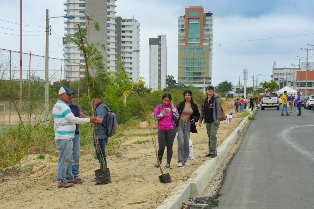Manta Boulevard se transforma en un corredor natural con la siembra de 100 árboles