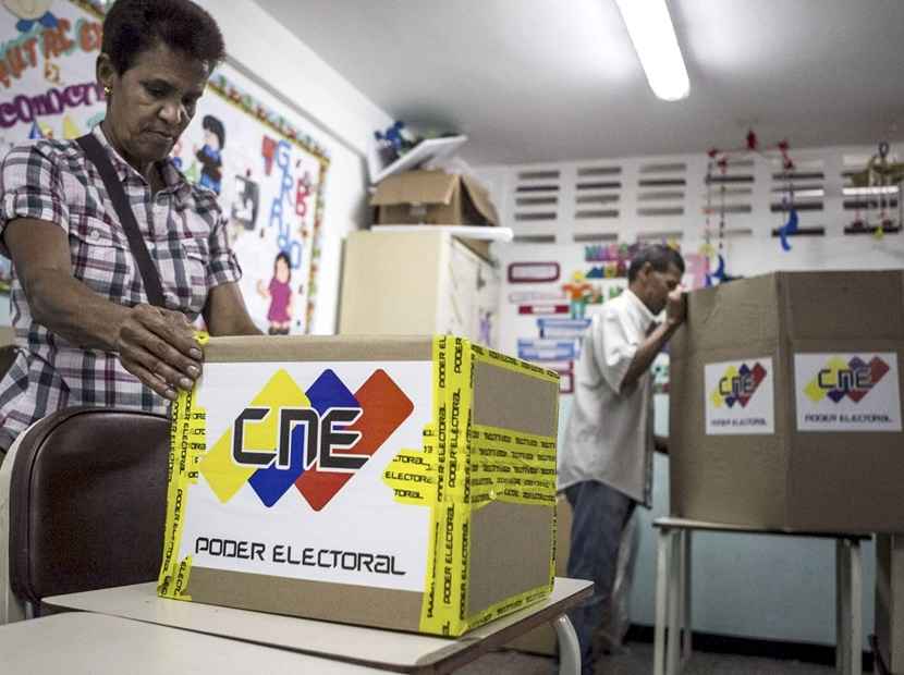 Autoridades electorales anuncian elecciones municipales en plena controversia política.