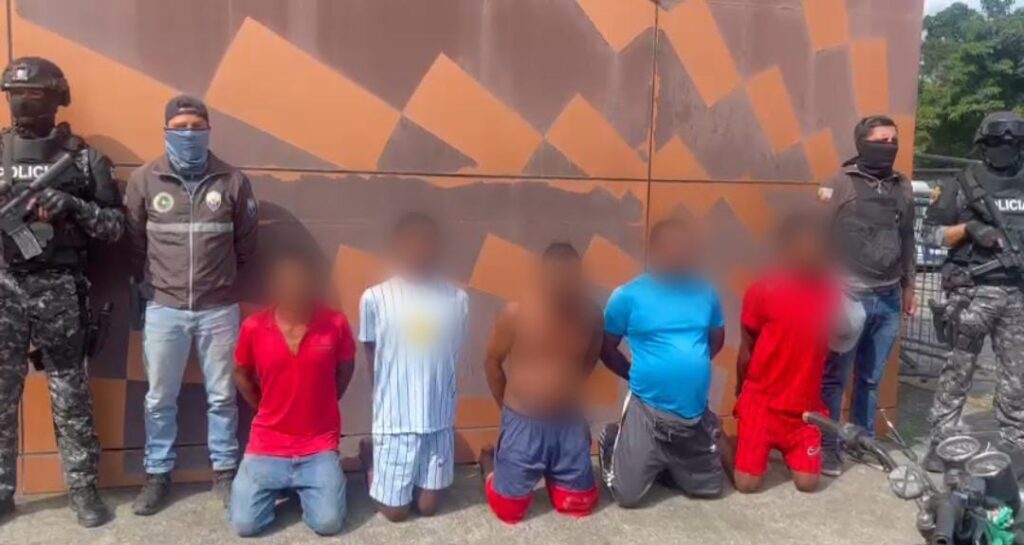 Cinco detenidos tras operativo en Esmeraldas por presunta extorsión