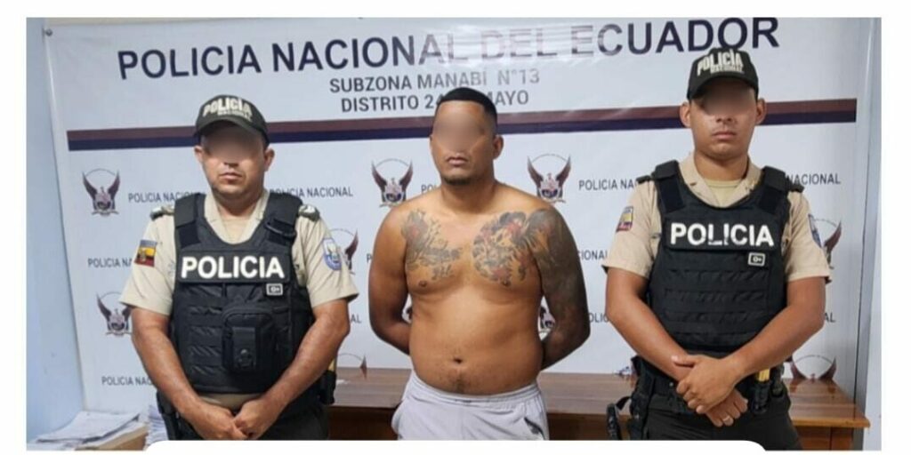 El sospechoso de agresión de su pareja fue puesto a órdenes judiciales junto al arma de furgo.