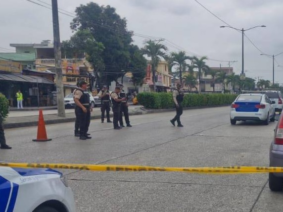 En los exteriores de un centro comercial asesinaron a tiros a un hombre, en la ciudad de Guayaquil.