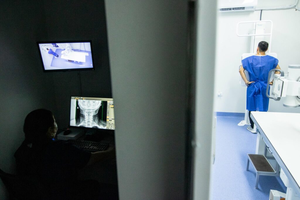 El Hospital Bicentenario atiende actualmente a más de 750 personas diarias, un aumento significativo desde las 300 atenciones iniciales.