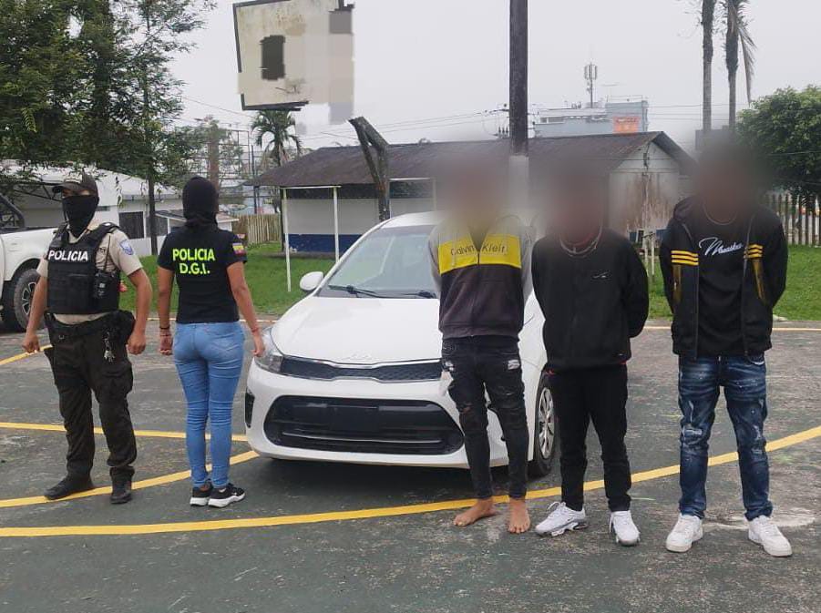 Policía aprehende a tres hombres por presunto robo a persona en la vía Santo Domingo - El Carmen