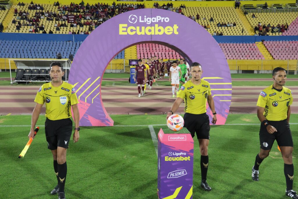 Árbitros para la fecha 16 de la Liga Pro.