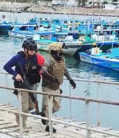 Un tiroteo entre embarcaciones en altamar, frente a las costas de Manta, dejó al menos un herido. (captura)