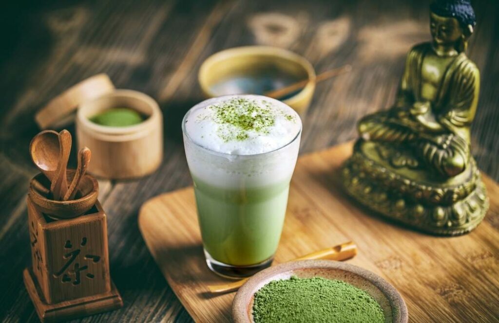 Descubre por qué el matcha es considerado un superalimento natural por expertos en salud