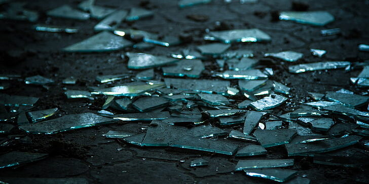 Le sirvió una bebida "especial": madre descubre vidrio molido y llama al ECU 911