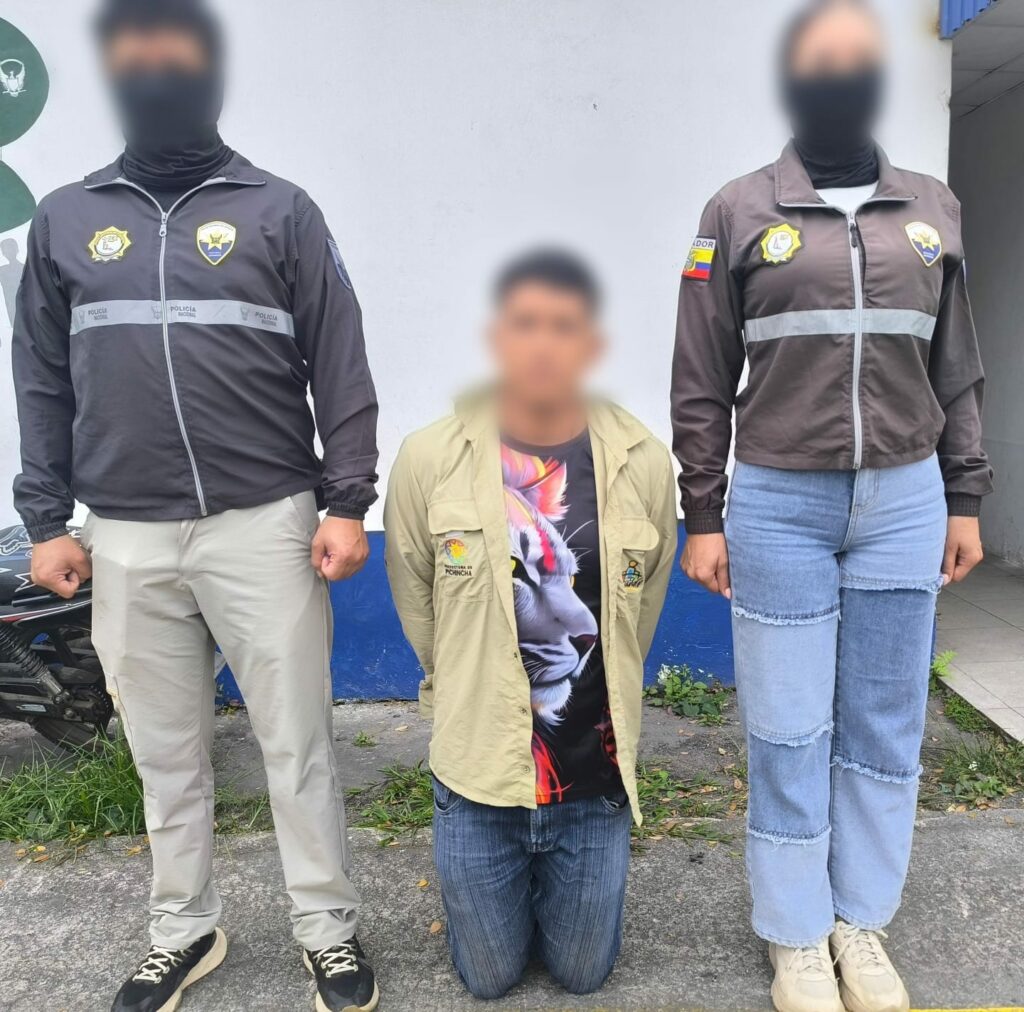 Aprehenden a ciudadano por vehículo robado en la cooperativa Santa Martha de Santo Domingo