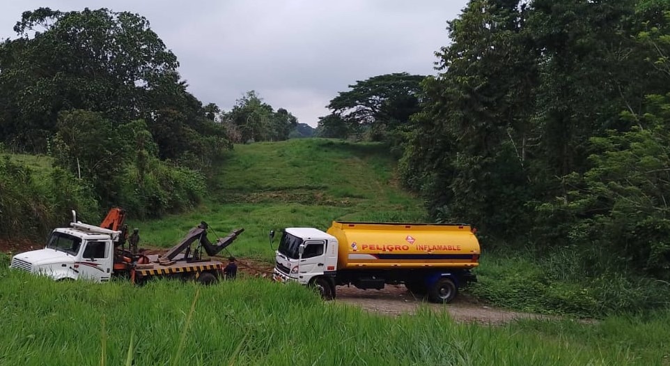 Detectan perforación clandestina en el poliducto Esmeraldas-Santo Domingo; una patrulla militar reportó el hallazgo