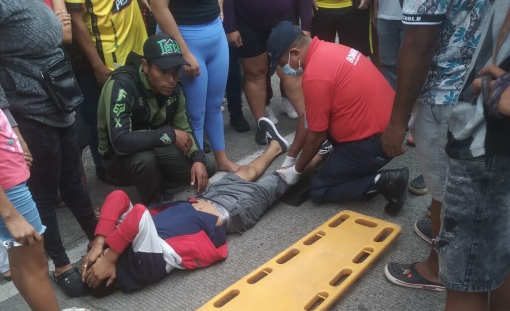 El menor herido fue auxiliado por paramédicos del Cuerpo de Bomberos de El carmen.