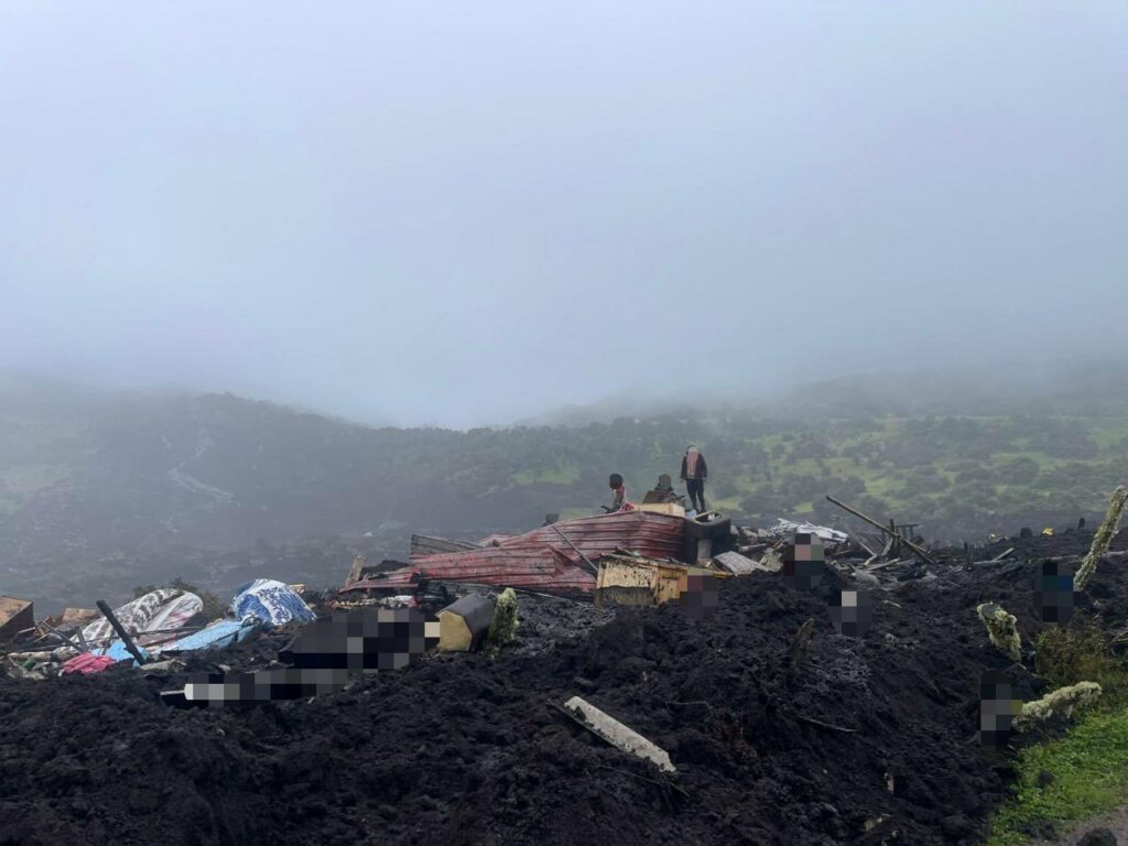Emergencia en Napo y Orellana Deslizamientos y desbordamiento del río Coca dejan desaparecidos y graves daños materiales
