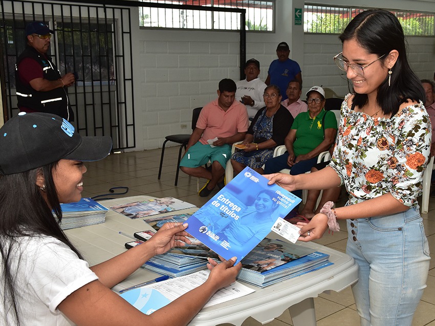 Tenguel, parroquia de Guayaquil, celebró 132 años, con entrega de títulos de propiedad y mejoras en alumbrado público.