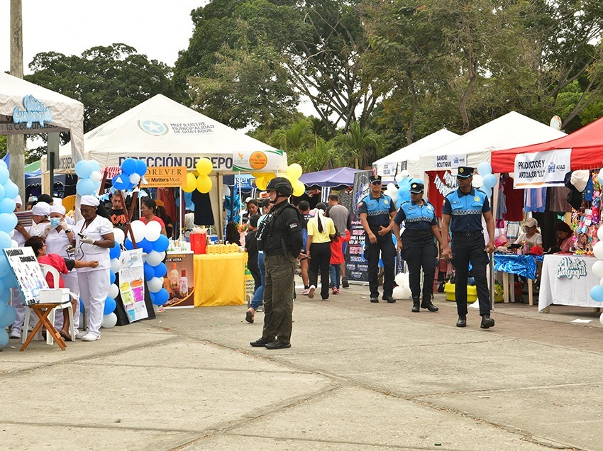 Ferias barriales y talleres municipales han capacitado a más de 20.000 personas y promueven emprendimientos en Guayaquil.