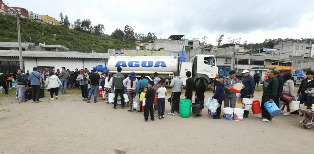 Crisis de agua en el sur de Quito deja a miles sin servicio y desata cruce de acusaciones