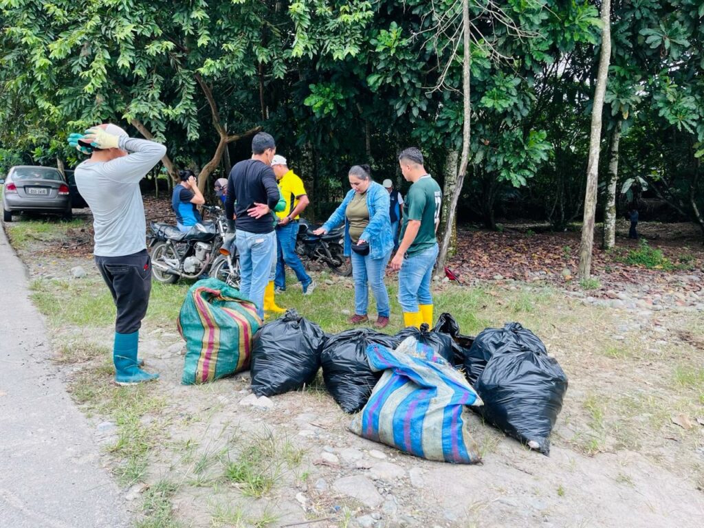 La Concordia enfrenta acumulación de basura en tramo de la calle Eloy Alfaro