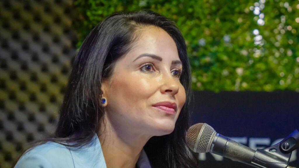 Luisa González descarta que haya crisis en Revolución Ciudadana, pese a la salida de seis de sus legisladores. (X).