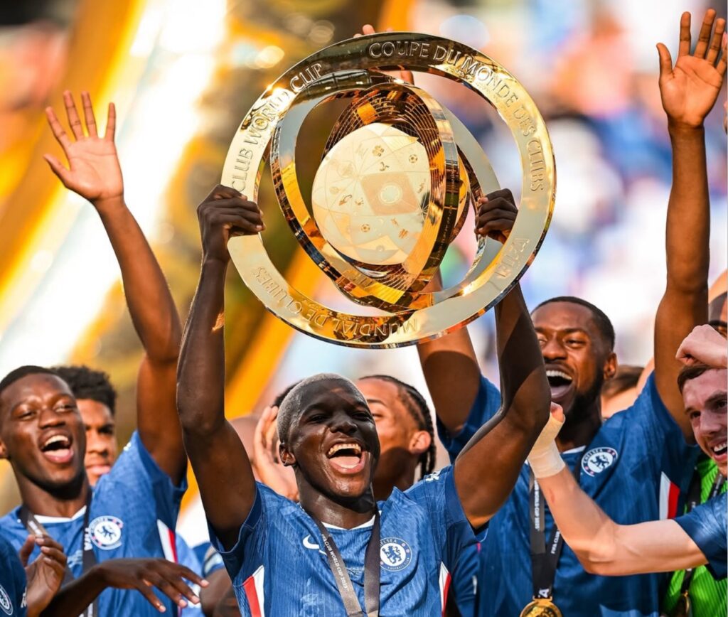 ¿Qué pasó ahí? Moisés Caicedo recibió el Balón de Bronce pero quedó fuera del 11 ideal del Mundial de Clubes