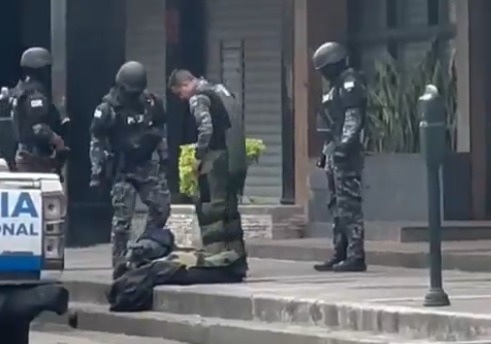 Un restaurante de la cadena Rukito, ubicado en el sector Urdesa, norte de Guayaquil, resultó evacuado tras el hallazgo de una mochila sospechosa.