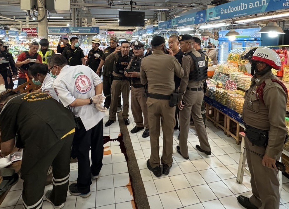 Un tiroteo en el mercado Or Tor Kor, el mayor mercado a cielo abierto de Tailandia, dejó al menos cinco personas muertas la madrugada de este lunes.
