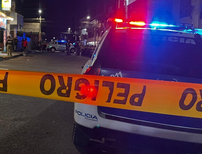 Una balacera ocurrida la noche del domingo 13 de julio en el barrio 10 de Agosto, de Manta, dejó como saldo la muerte de Luis Fernando Franco Pachay.