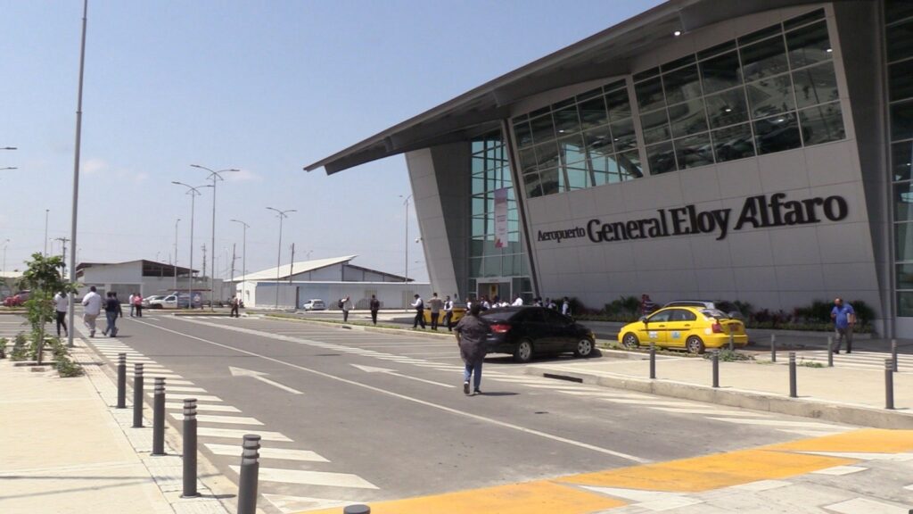 Manta exige aeropuerto 24/7