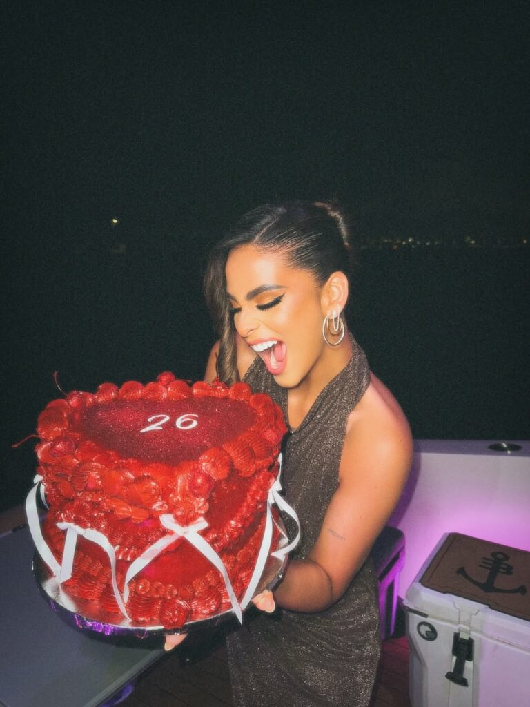 Valeria Gutiérrez celebra sus 26 años junto a Axel en una fiesta íntima y llena de cariño