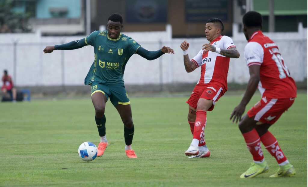 9 de Octubre clasifica a octavos tras superar a Técnico Universitario en La Troncal