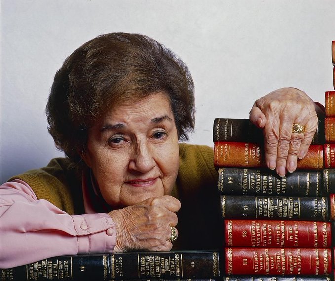 María del Socorro Tellado López, conocida mundialmente como Corín Tellado, fue "la gran dama de la novela romántica".