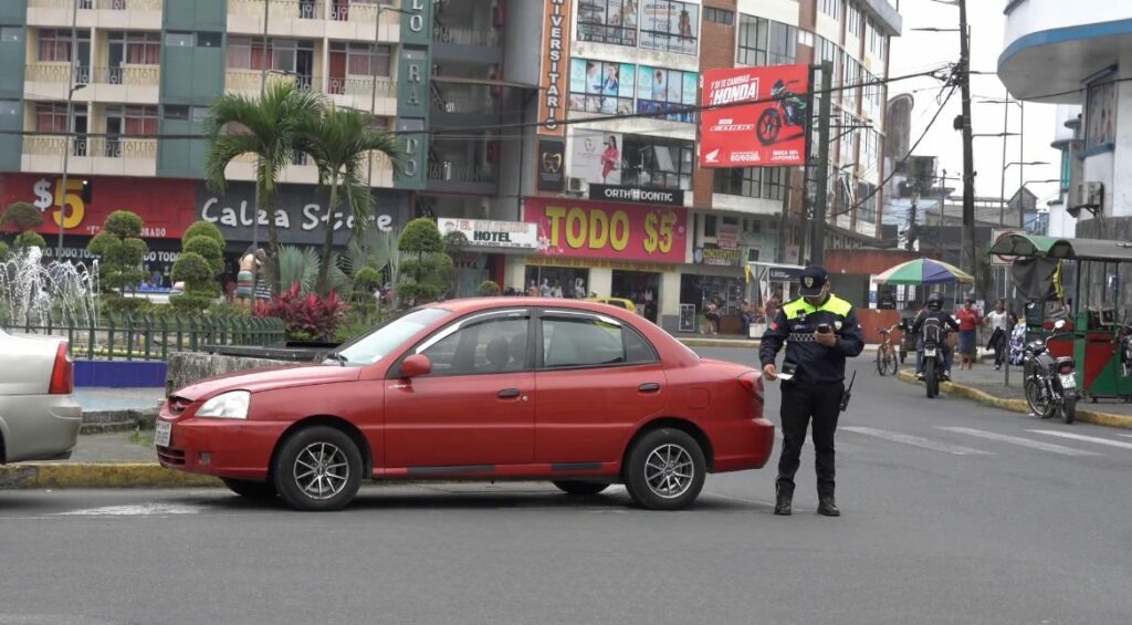 Conductores y gremios sociales de Santo Domingo exigen anulación de multas y devolución de pagos