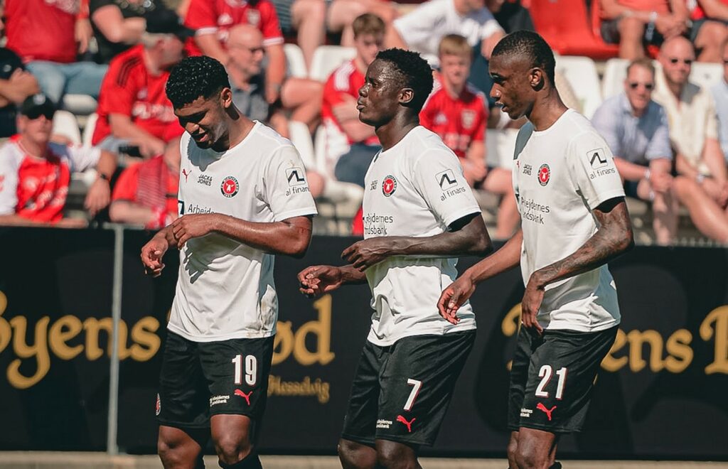 Denil Castillo y Midtjylland golean a Kups y acarician clasificación a fase de grupos