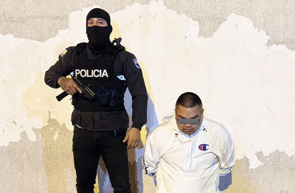 Detienen a agente de la ATM Guayaquil con supuestos documentos falsos y arma; alcalde Aquiles Alvarez se pronuncia