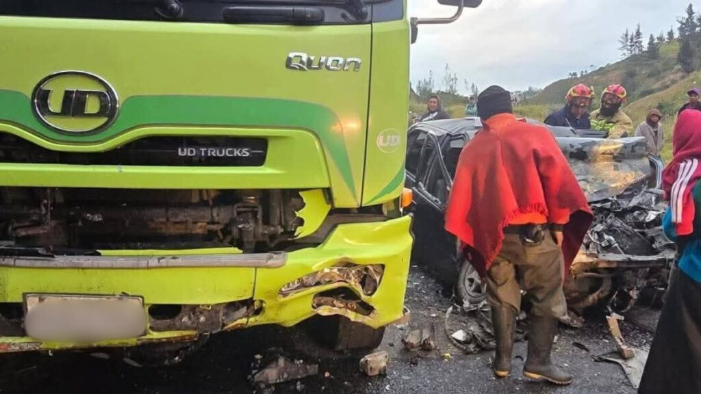 Dos hermanos pierden la vida durante un accidente de tránsito reportado en Guaranda, ellos eran de Mocache, provincia de Los Ríos. (Redes Sociales)