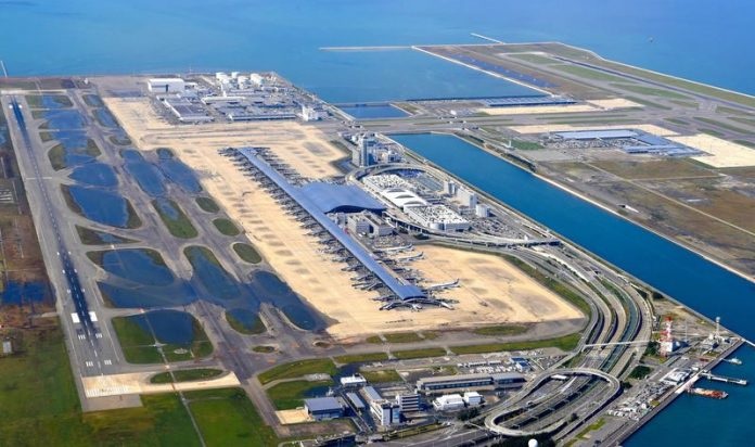 El Aeropuerto Internacional de Kansai, construido sobre una isla artificial en la bahía de Osaka, enfrenta un futuro incierto.
