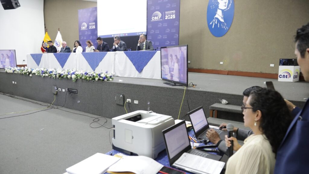 El CNE suspenderá temporalmente servicios en línea y presenciales por actualización del padrón. (CNE)
