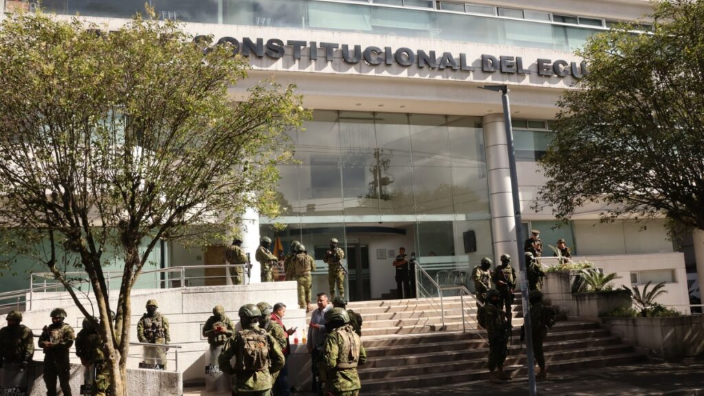 El Presidente Daniel Noboa dispuso que los jueces de la Corte Constitucional desalojen el edificio donde funciona la CC, pero la medida queda sin efecto. (API)