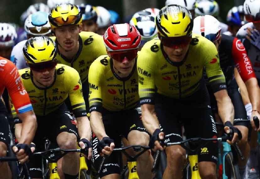 El equipo neerlandés Visma-Lease a Bike sufrió un robo masivo de bicicletas en plena Vuelta a España 2025. Los ladrones forzaron la entrada al camión