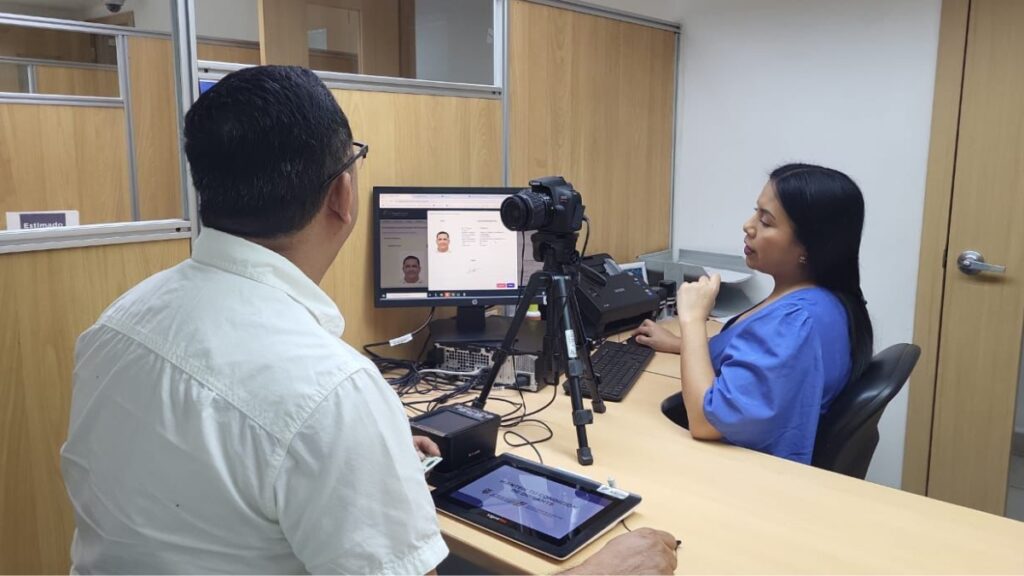 El pasaporte, en Ecuador, se emite sin turno en varias agencias del Registro Civil y se entrega en menos de una hora. (Registro Civil)