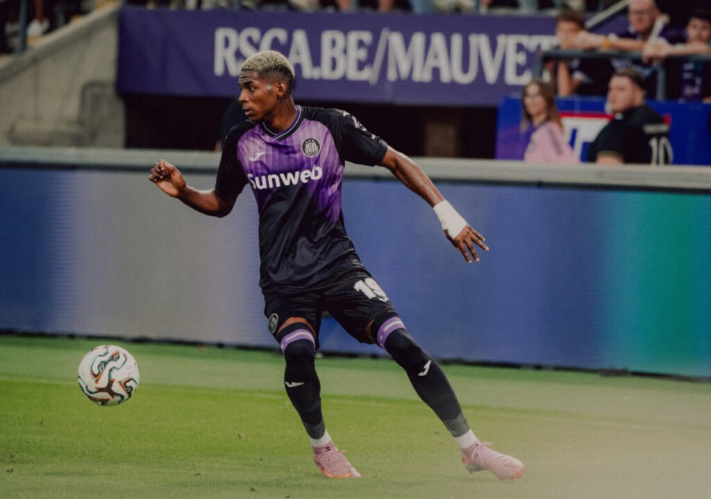 Elche le tiene la mirada puesta a Nilson Angulo y pone sobre la mesa una nueva oferta