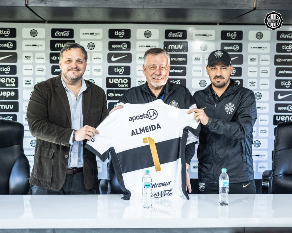 Éver Hugo Almeida asume por quinta vez como DT de Olimpia hasta 2026