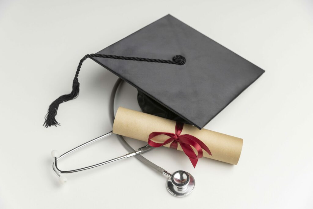 Gobierno de Ecuador reacciona a la nueva exigencia de Argentina sobre títulos médicos