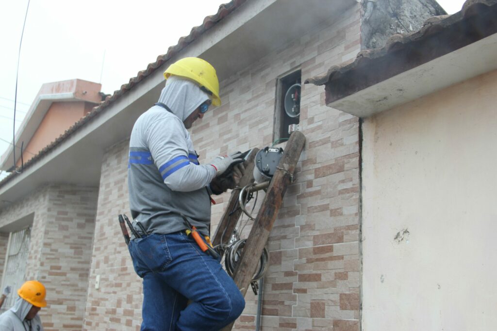 Para facilitar la transición, CNEL ha implementado una campaña de apoyo en varios puntos. FOTO: @CNEL_EP.