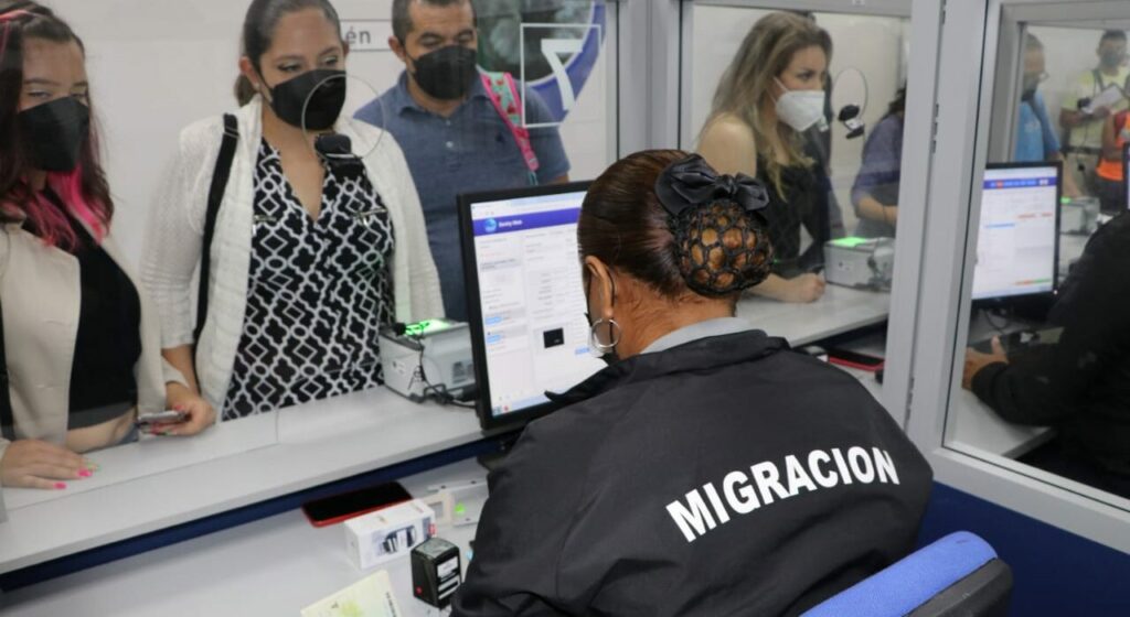 Ecuador exigirá visa de tránsito a ciudadanos de 45 países desde el 1 de septiembre